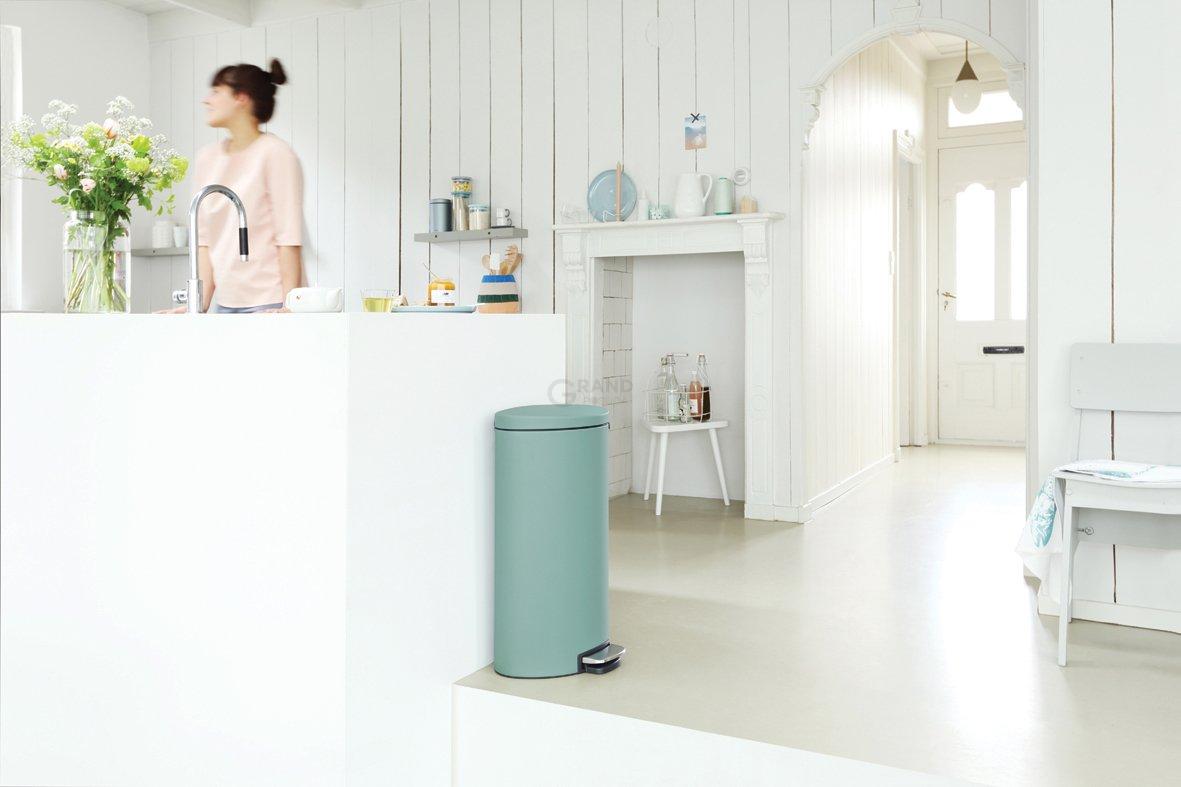 Brabantia Мусорный бак с педалью 30 л бесшумный минерально-мятный Flatback+ | https://grandposuda.com.ua