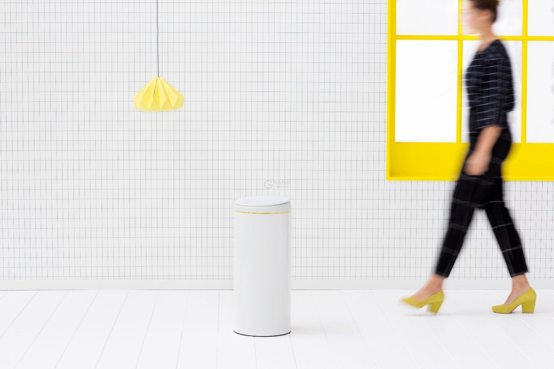 Brabantia Мусорный бак 30 л белый, пластиковая крышка FlipBin | https://grandposuda.com.ua