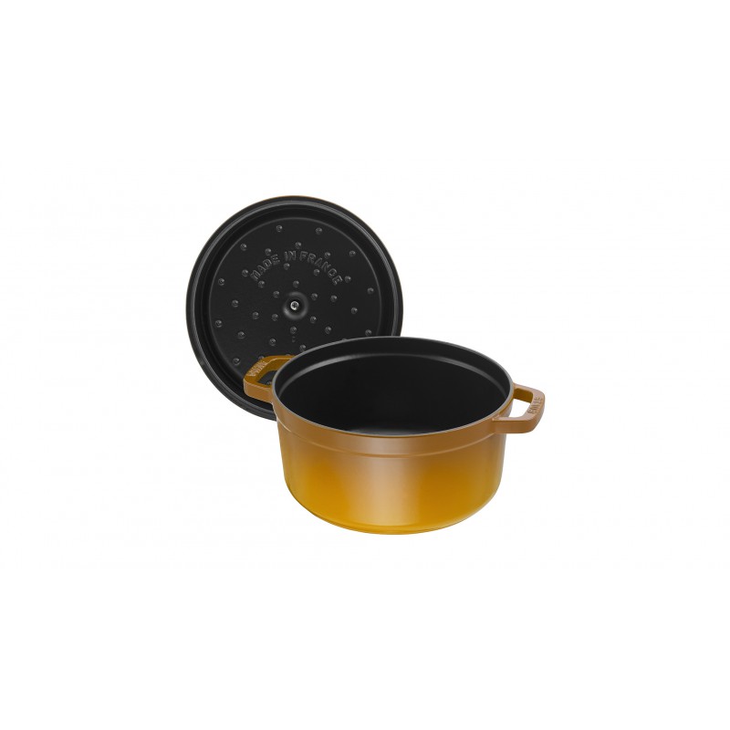 Staub Кокот круглий 26 см, гірчиця | https://grandposuda.com.ua