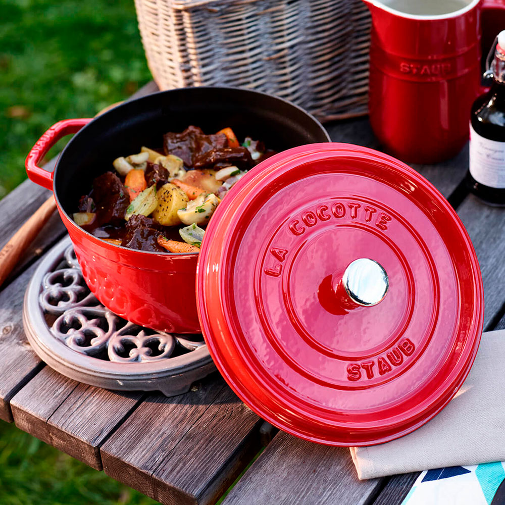 Staub Кокот круглый, 30 см, вишневый | https://grandposuda.com.ua