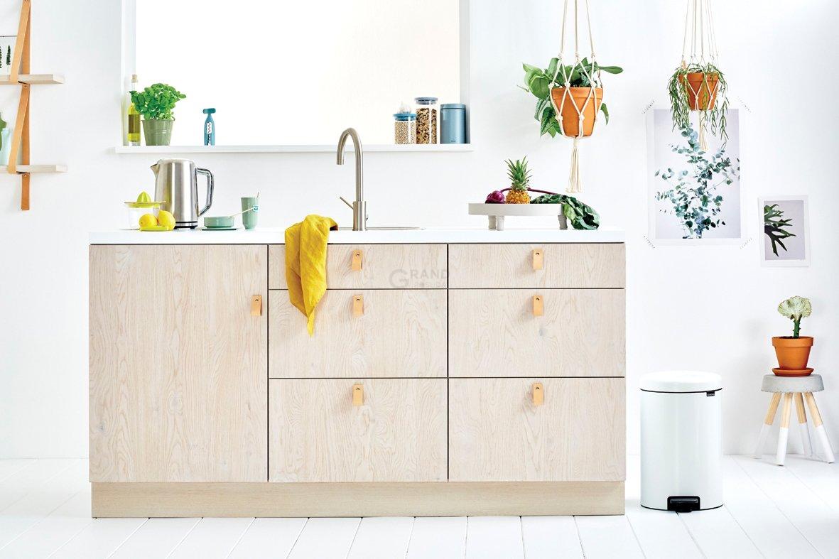 Brabantia Сміттєвий бак з педаллю 20 л безшумний білий NewIcon | https://grandposuda.com.ua