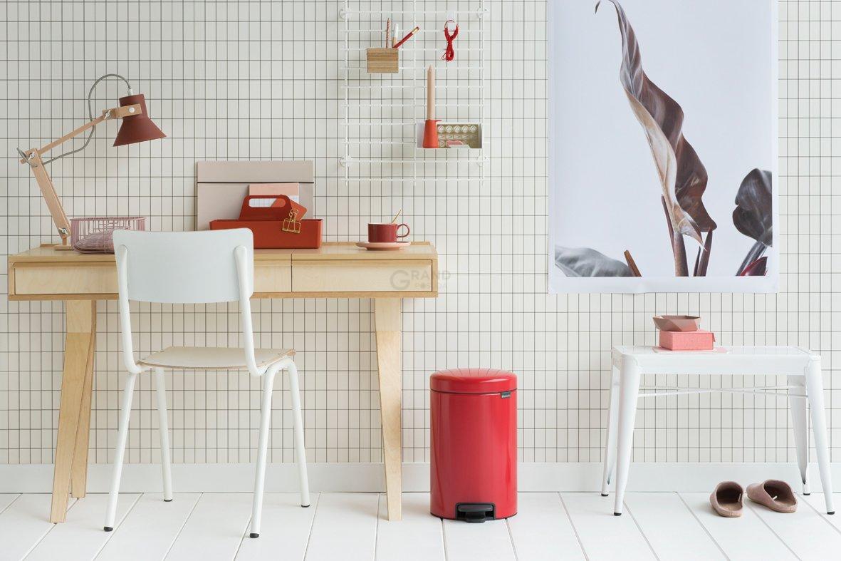 Brabantia Мусорный бак с педалью 12 л бесшумный красный NewIcon | https://grandposuda.com.ua