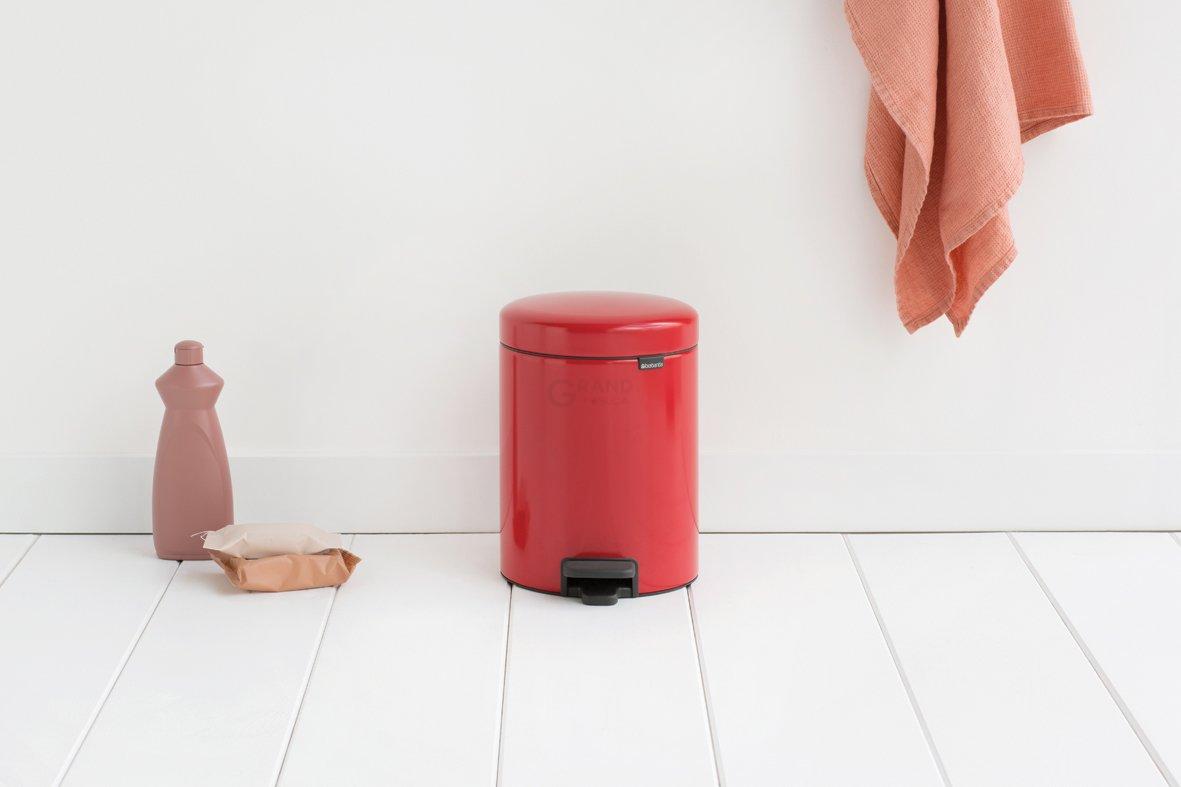 Brabantia Сміттєвий бак з педаллю 5л безшумний червоний NewIcon | https://grandposuda.com.ua