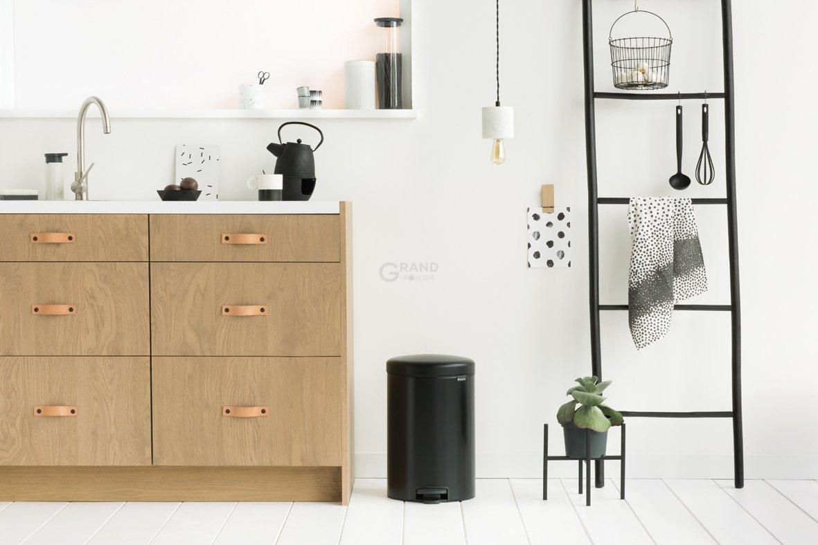 Brabantia Мусорный бак с педалью 20 л бесшумный черный матовый NewIcon | https://grandposuda.com.ua