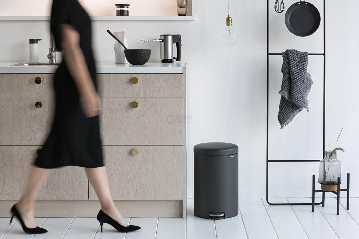 Brabantia Мусорный бак с педалью 20 л бесшумный минерально-графитовый NewIcon | https://grandposuda.com.ua