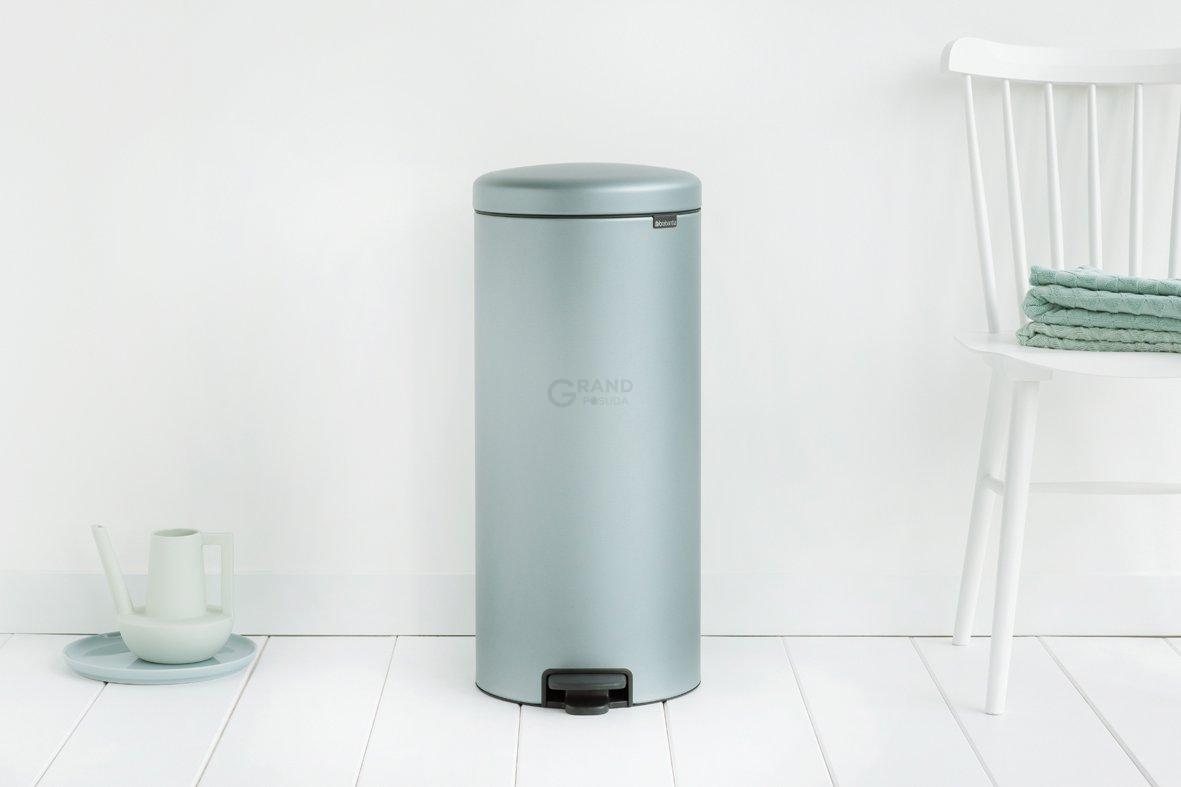 Brabantia Сміттєвий бак з педаллю 30 л безшумний мятний металік NewIcon | https://grandposuda.com.ua