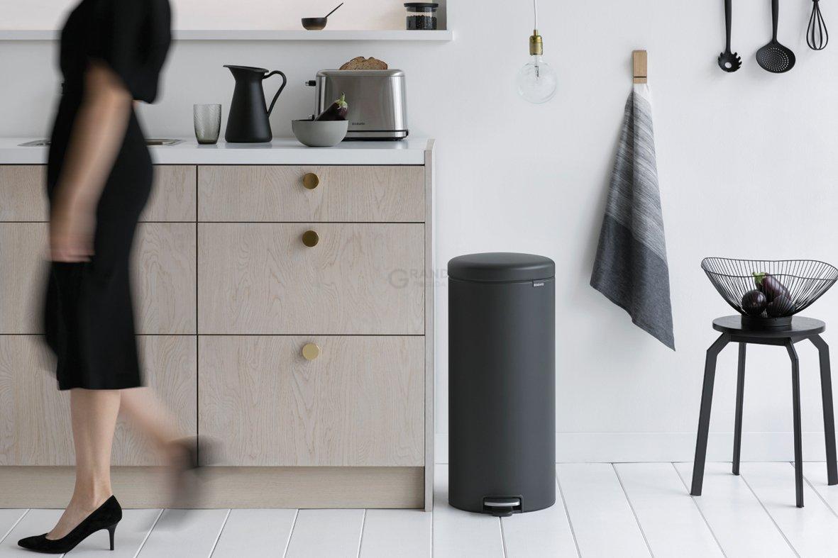 Brabantia Мусорный бак с педалью 30 л бесшумный минерально-графитовый NewIcon | https://grandposuda.com.ua