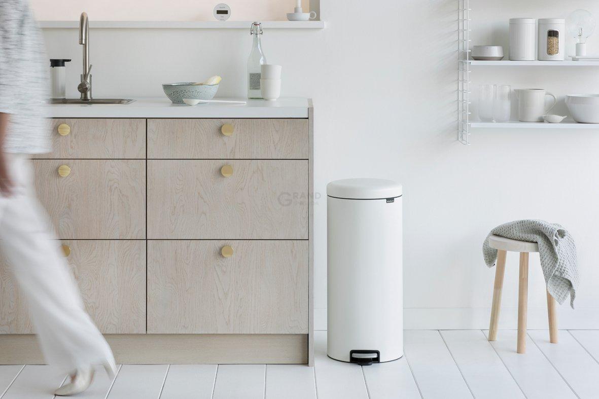Brabantia Мусорный бак с педалью 30 л бесшумный с металлическим внутренним ведром белый NewIcon | https://grandposuda.com.ua