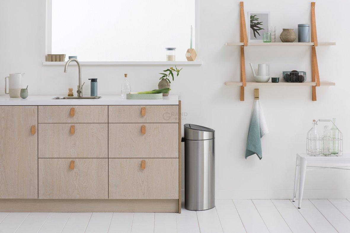 Brabantia Сміттєвий бак 40 л матова сталь із захистом від відбитків пальців Touch Bin | https://grandposuda.com.ua