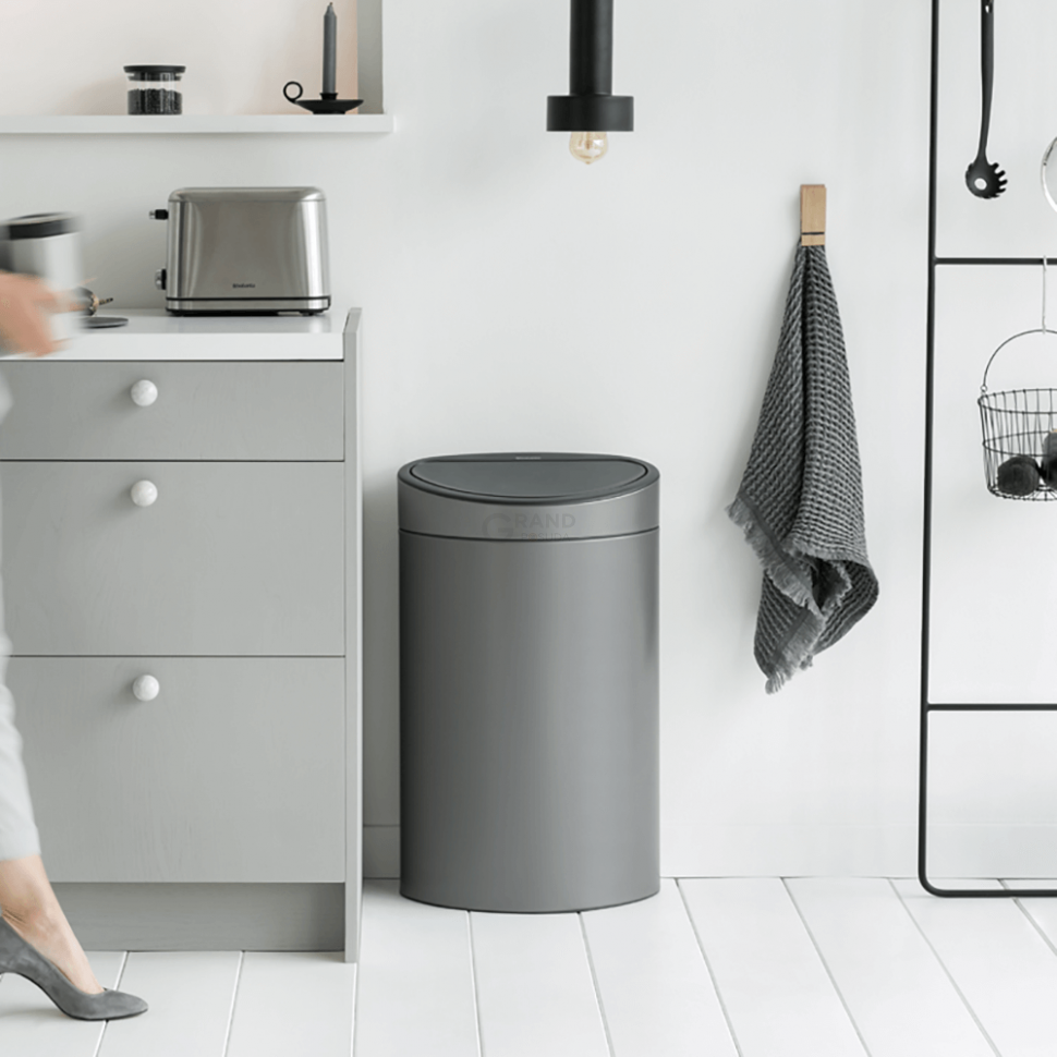 Brabantia Мусорный бак 40 л платиновый Touch Bin | https://grandposuda.com.ua