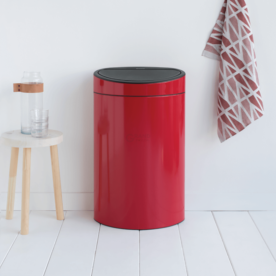 Brabantia Мусорный бак 40 л красный Touch Bin | https://grandposuda.com.ua