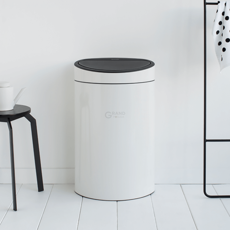 Brabantia Мусорный бак 40 л белый Touch Bin | https://grandposuda.com.ua