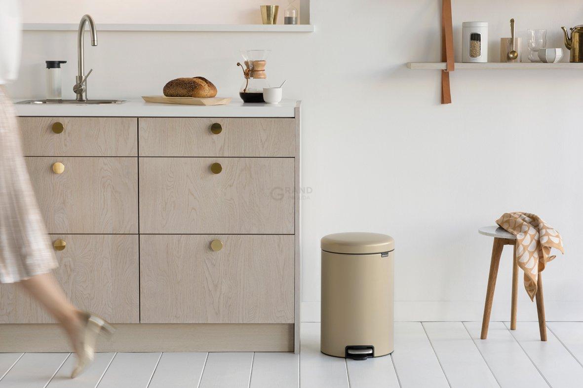 Brabantia Мусорный бак с педалью 20 л бесшумный минерально-золотой NewIcon | https://grandposuda.com.ua