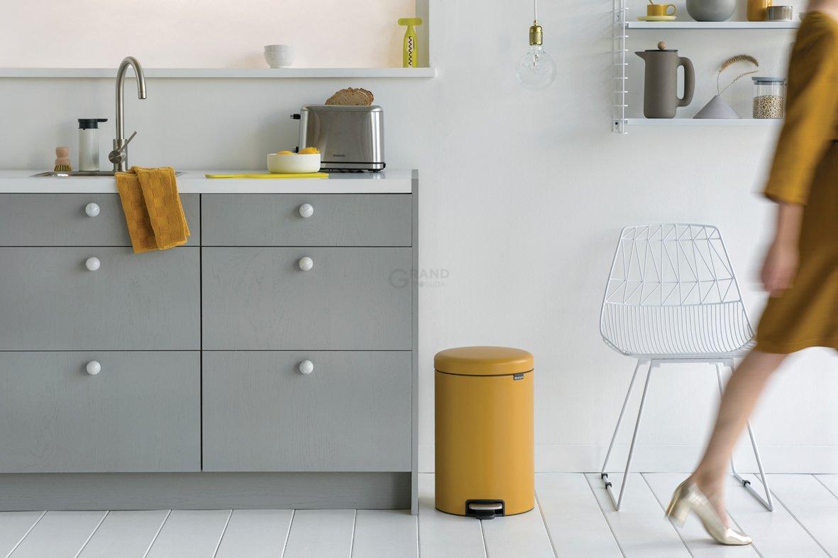 Brabantia Мусорный бак с педалью 20 л бесшумный минерально-горчичный NewIcon | https://grandposuda.com.ua