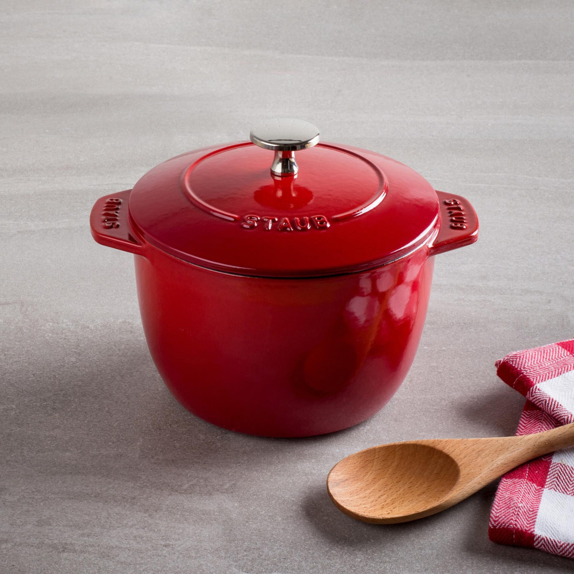 Staub Кокот для рису, 16 см, вишневий | https://grandposuda.com.ua