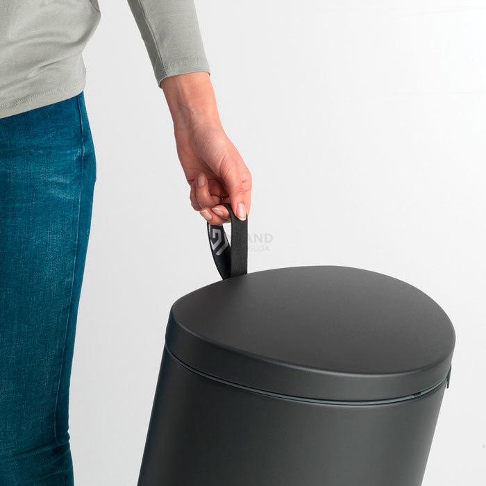 Brabantia Мусорный бак с педалью 30 л, бесшумный минерально-графитовый Flatback+ | https://grandposuda.com.ua