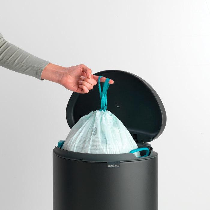 Brabantia Мусорный бак с педалью 30 л, бесшумный минерально-графитовый Flatback+ | https://grandposuda.com.ua
