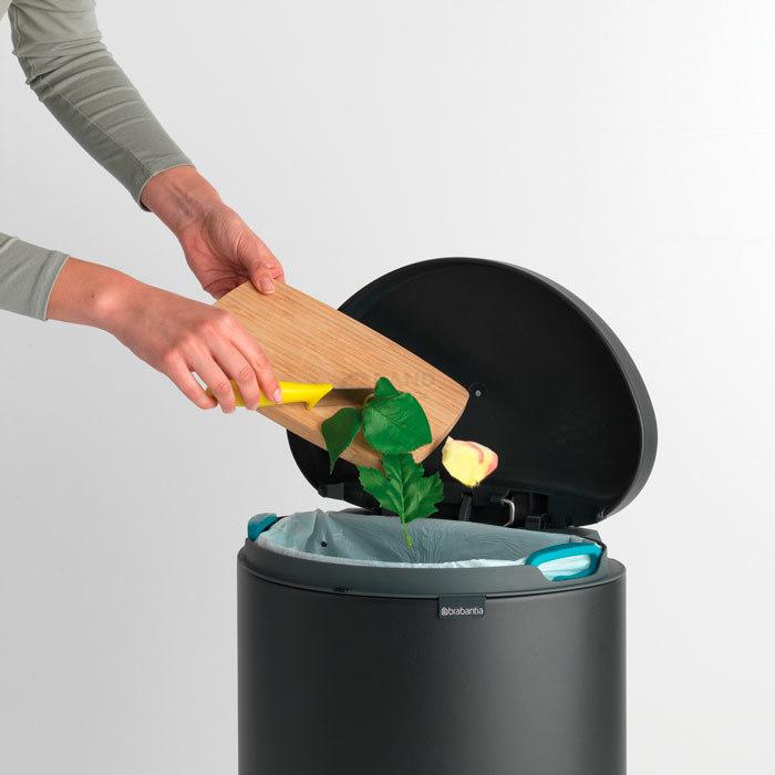 Brabantia Мусорный бак с педалью 30 л, бесшумный минерально-графитовый Flatback+ | https://grandposuda.com.ua