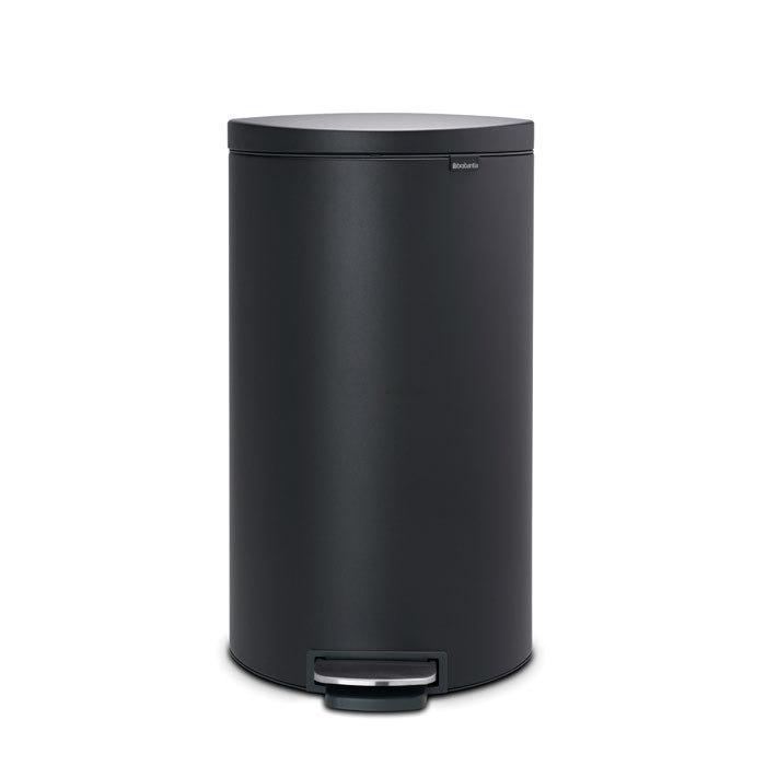 Brabantia Сміттєвий бак з педаллю 30 л, безшумний мінерально-графітовий Flatback + Brabantia Сміттєвий бак з педаллю 30 л, безшумний мінерально-графітовий Flatback + | https://grandposuda.com.ua