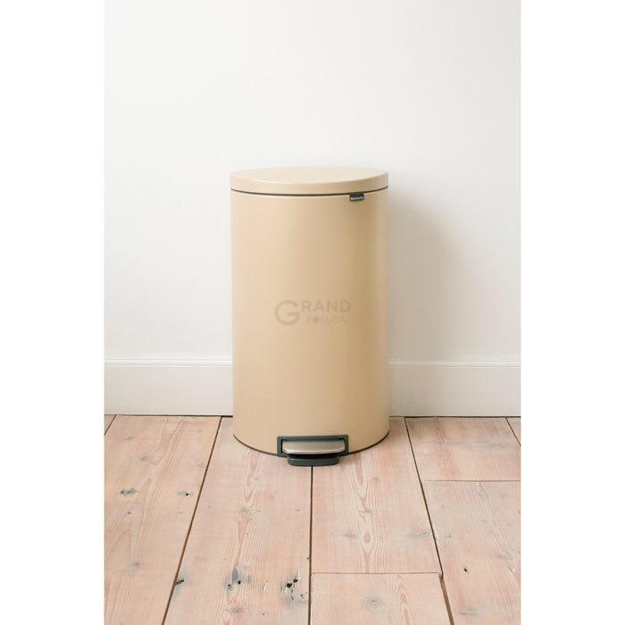 Brabantia Мусорный бак с педалью 30 л, бесшумный минерально-золотой Flatback+ | https://grandposuda.com.ua