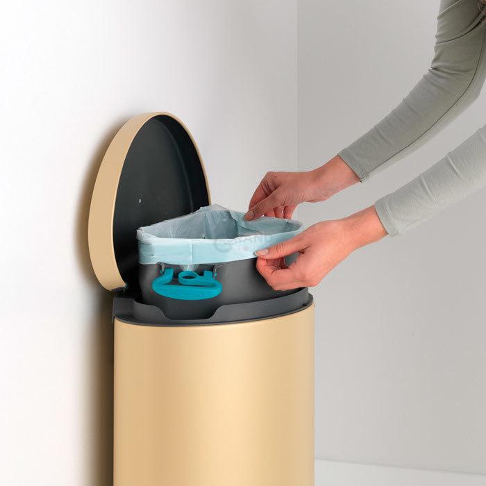 Brabantia Мусорный бак с педалью 30 л, бесшумный минерально-золотой Flatback+ | https://grandposuda.com.ua