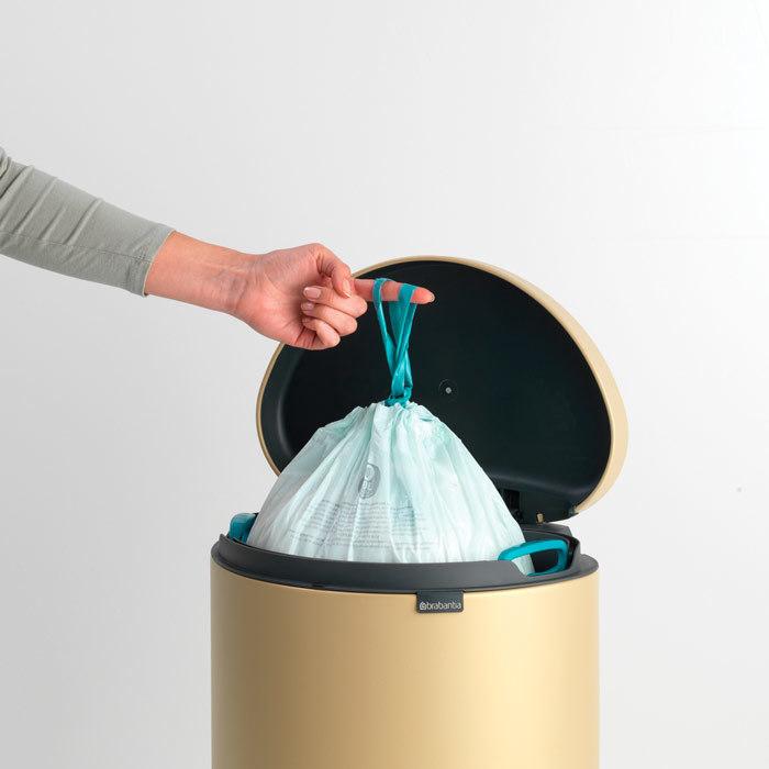 Brabantia Мусорный бак с педалью 30 л, бесшумный минерально-золотой Flatback+ | https://grandposuda.com.ua