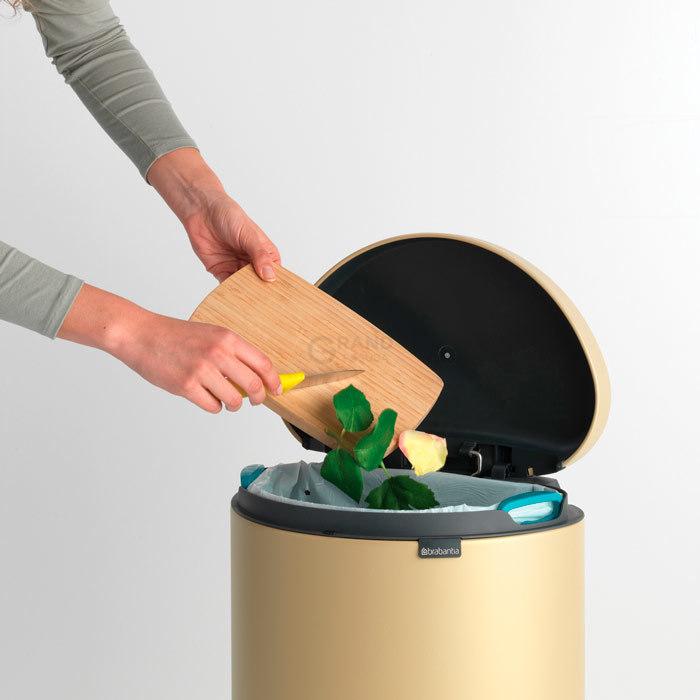 Brabantia Мусорный бак с педалью 30 л, бесшумный минерально-золотой Flatback+ | https://grandposuda.com.ua