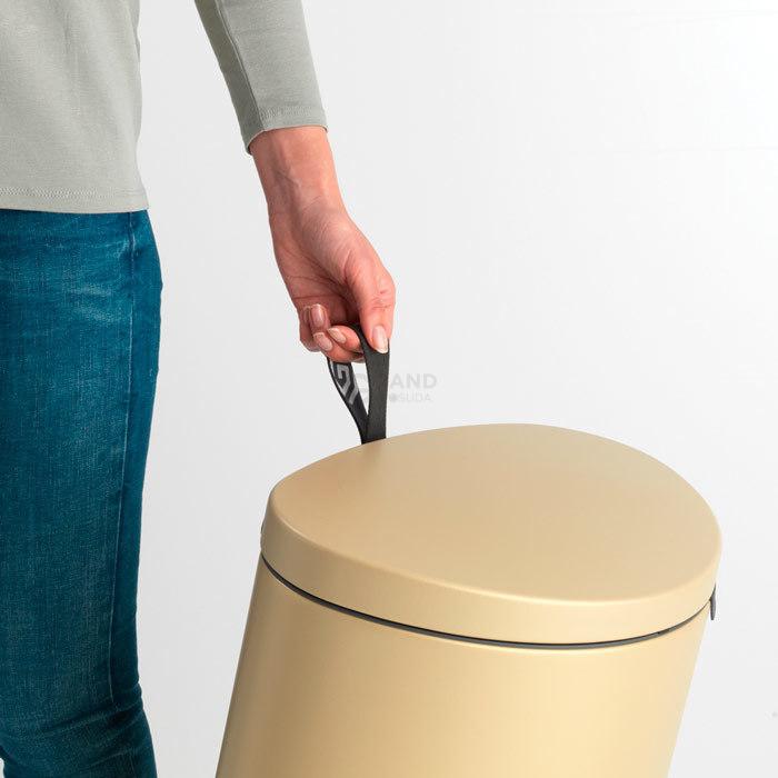 Brabantia Мусорный бак с педалью 30 л, бесшумный минерально-золотой Flatback+ | https://grandposuda.com.ua