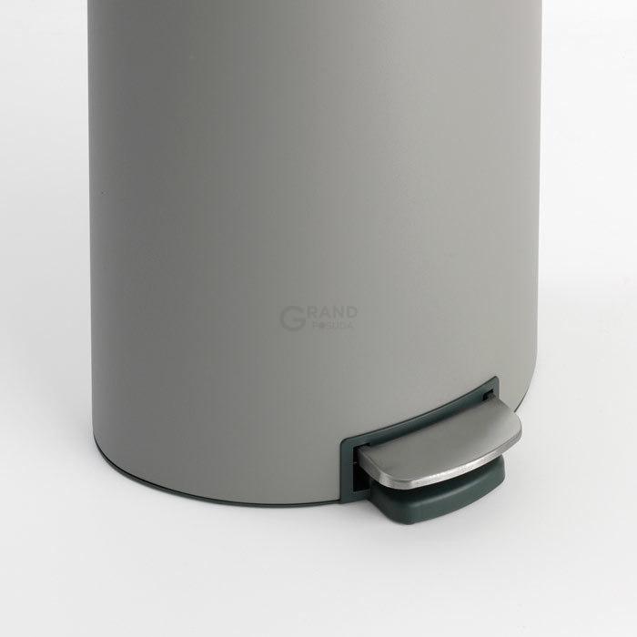 Brabantia Сміттєвий бак з педаллю 40 л, безшумний мінерально-сірий Flatback + | https://grandposuda.com.ua