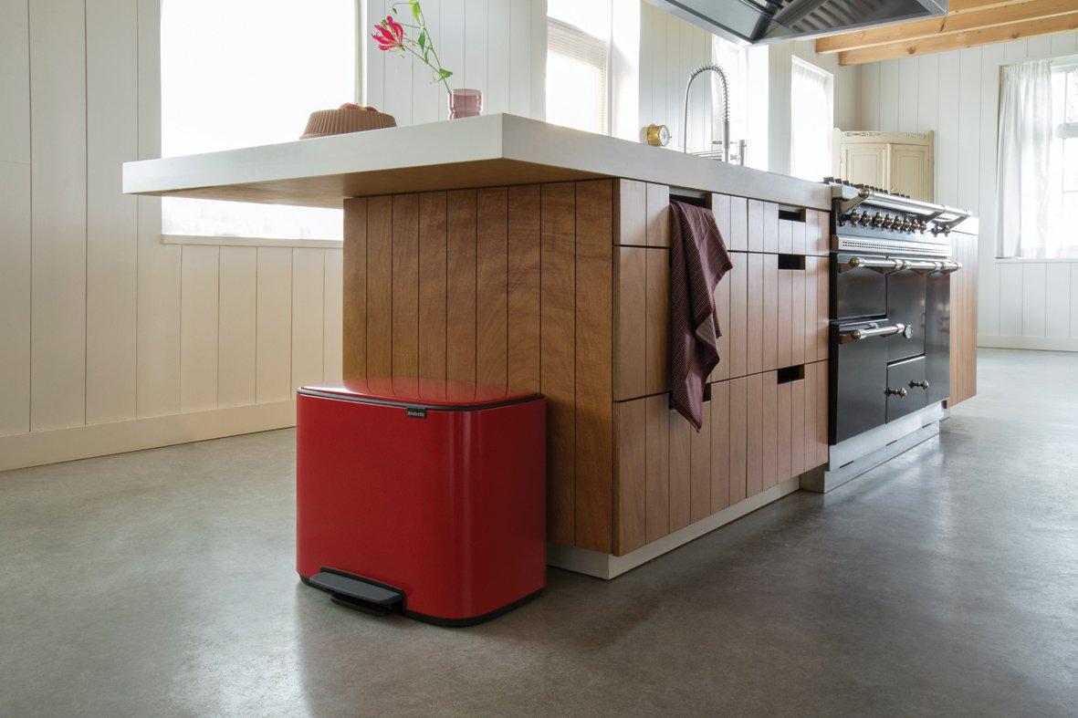 Brabantia Мусорный бак с педалью 11+23 л красный двухсекционный Pedal Bin Bo | https://grandposuda.com.ua