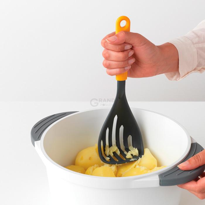 Brabantia Пресс для картофеля + ложка 26,3 см желтая Tasty Colours Plus | https://grandposuda.com.ua