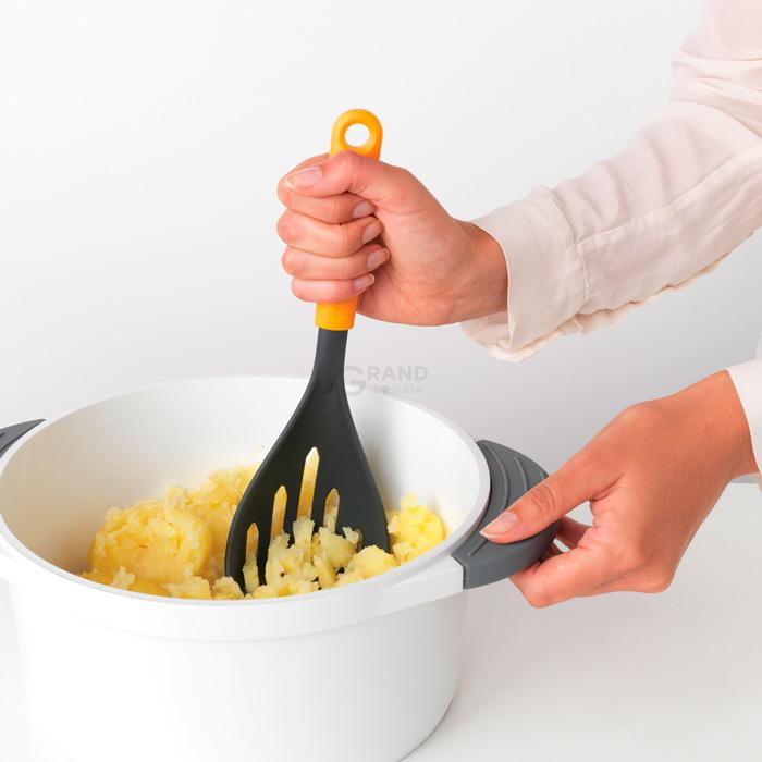 Brabantia Пресс для картофеля + ложка 26,3 см желтая Tasty Colours Plus | https://grandposuda.com.ua