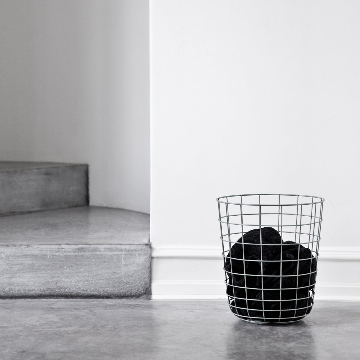 Корзина 35x32x32x32 см черная Wire Menu | https://grandposuda.com.ua