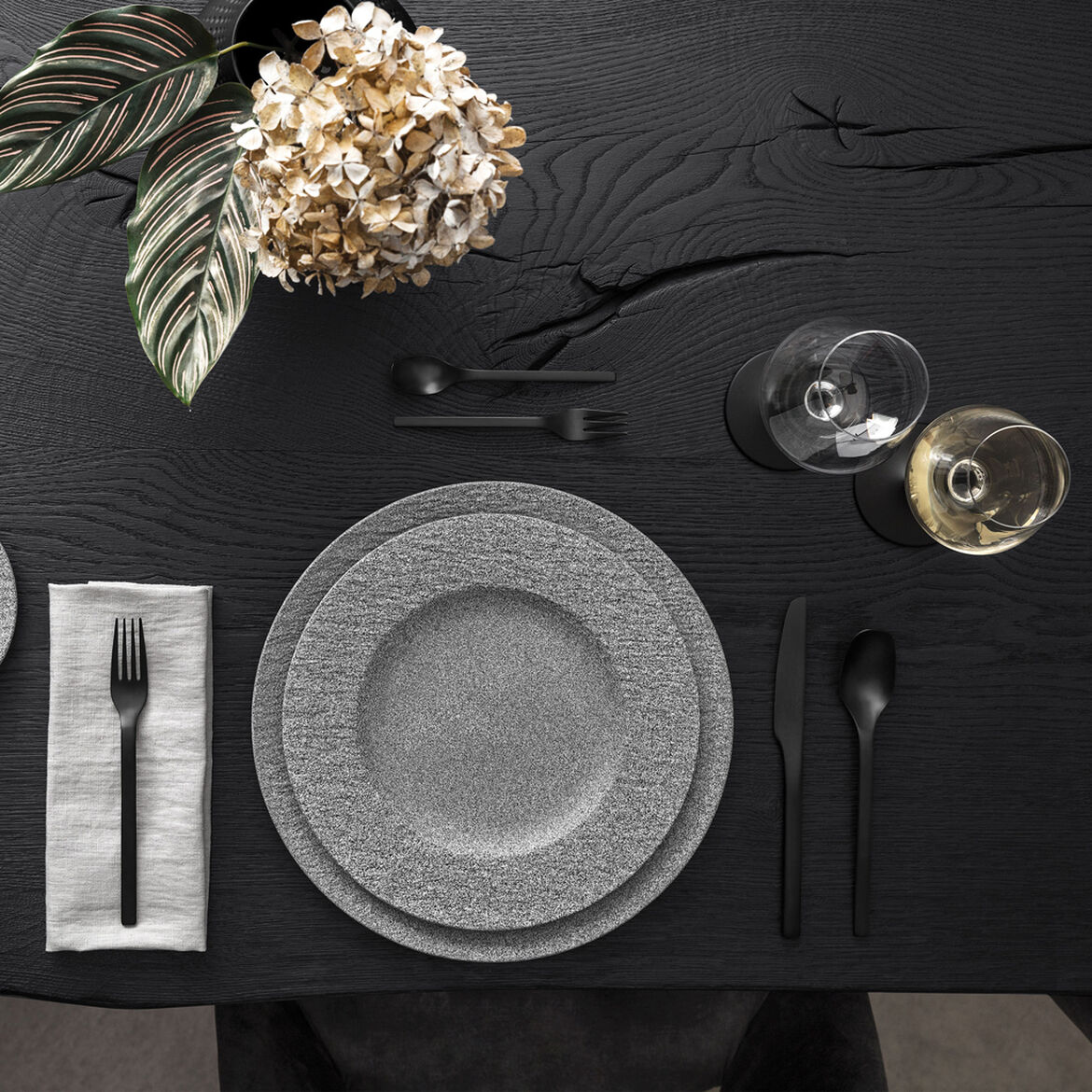 Villeroy & Boch Набір столових приборів 16 предметів Black Manufacture Rock | https://grandposuda.com.ua