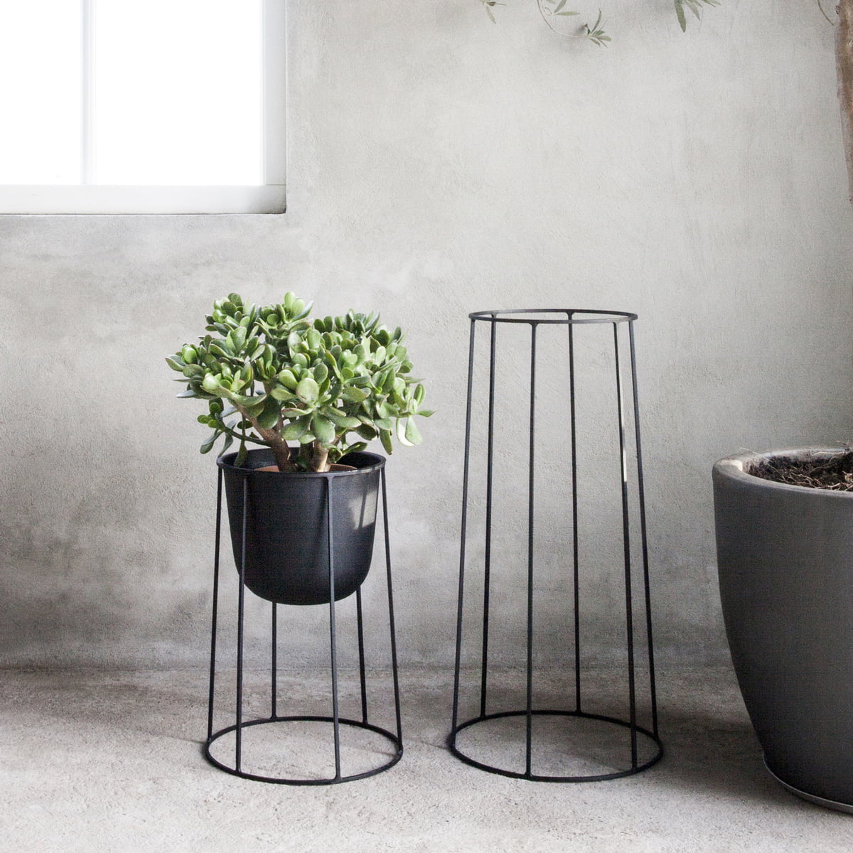 Підставка для квіткового горщика 40x23x23x23 см чорна Wire Menu | https://grandposuda.com.ua