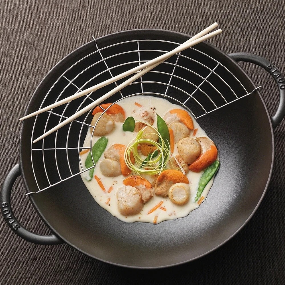 Staub Вок со стеклянной крышкой 30 см, черный | https://grandposuda.com.ua