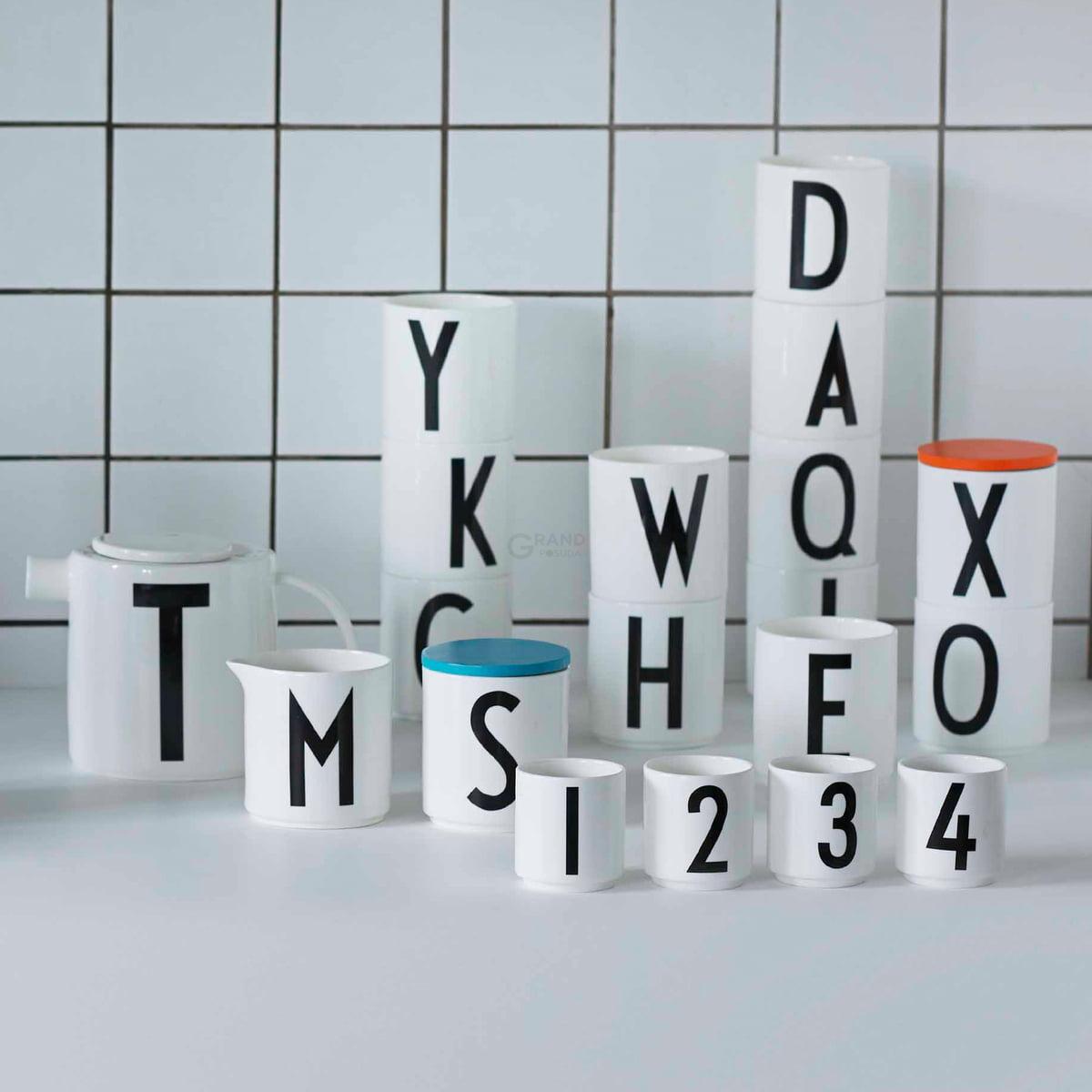 Design Letters Чашка R 325 мл черная AJ Porzellan Becher | https://grandposuda.com.ua