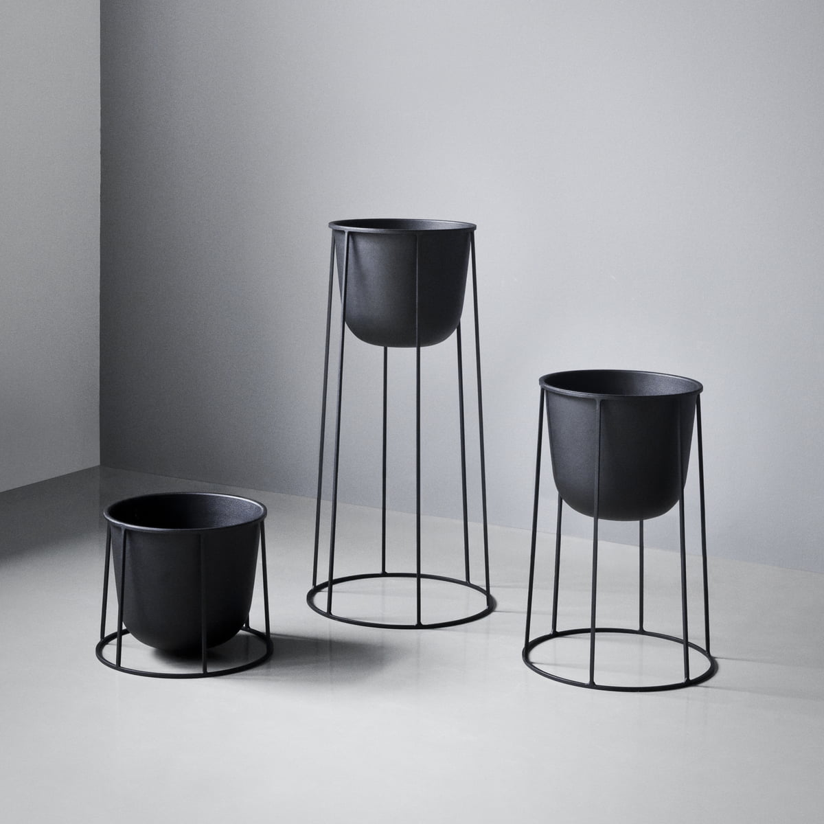 Подставка для цветочного горшка 20x23x23x23 см белая Wire Menu | https://grandposuda.com.ua
