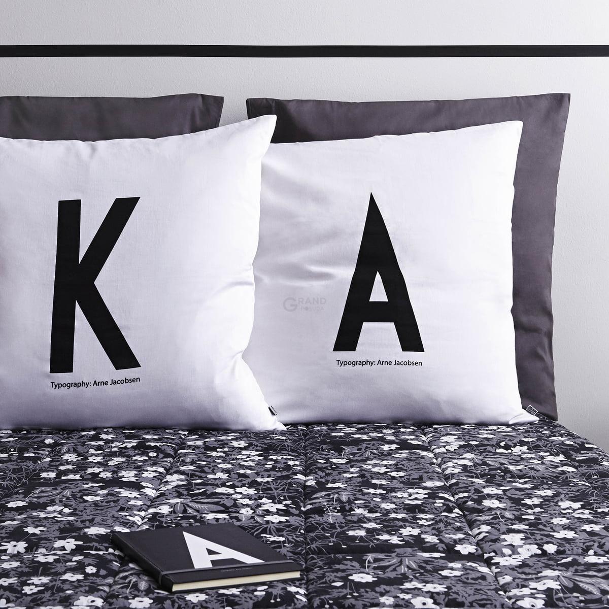 Design Letters Наволочка O 80x80 см черно-белая Kissenbezug von A-Z | https://grandposuda.com.ua