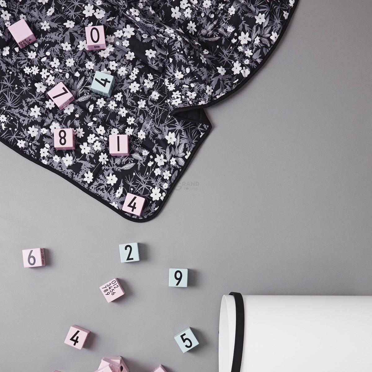 Design Letters Покривало 260x260 см сіре AJ Vintage Flowers Tagesdecke | https://grandposuda.com.ua
