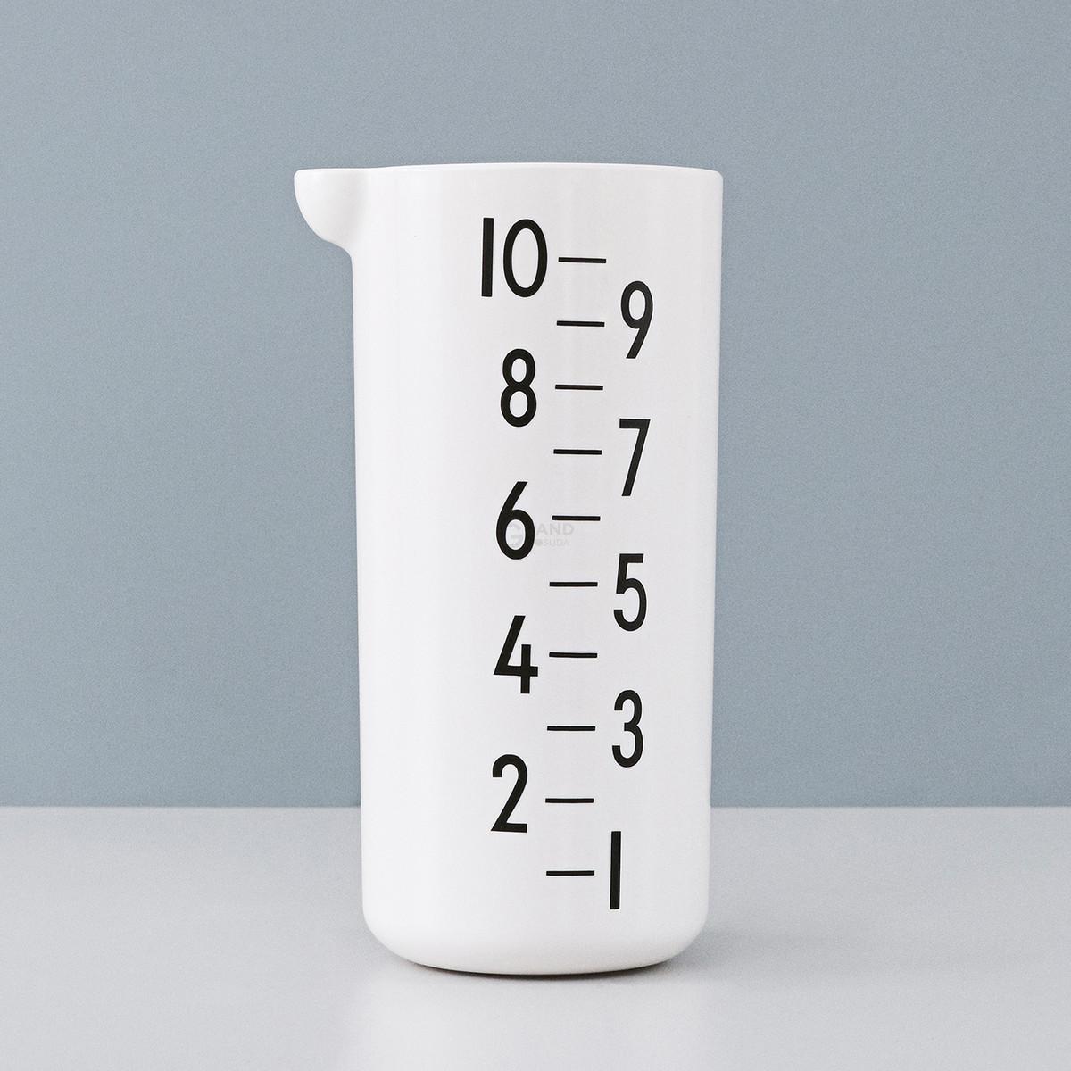 Design Letters Мерный сосуд 4,9x8 см черно-белый Messbecher | https://grandposuda.com.ua