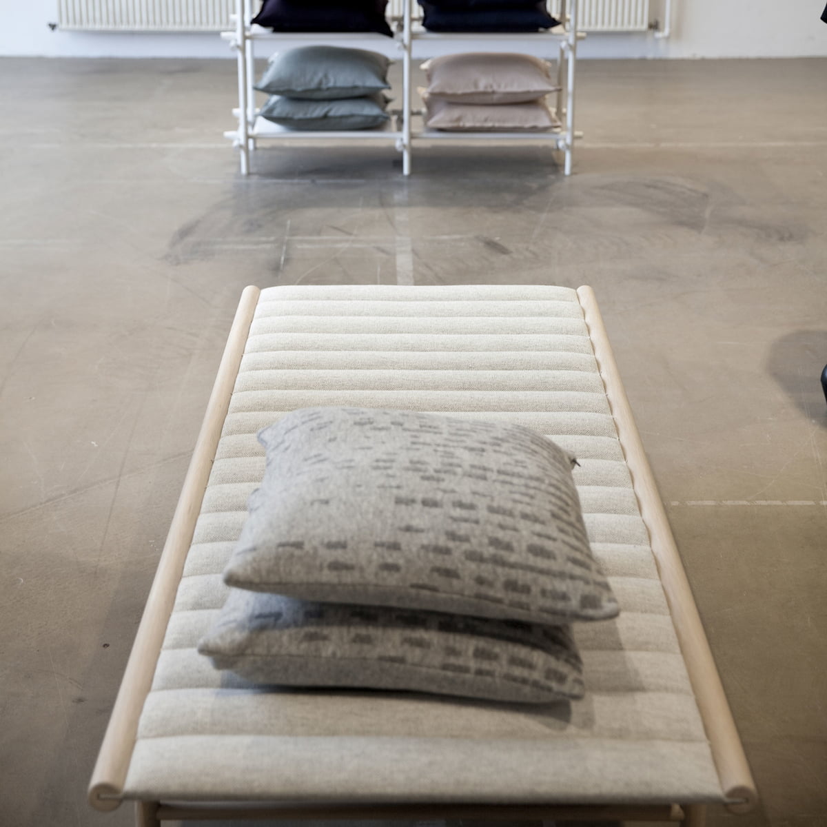 Ліжко 40x80x180 см дерево / світло-сіра Daybed Menu | https://grandposuda.com.ua