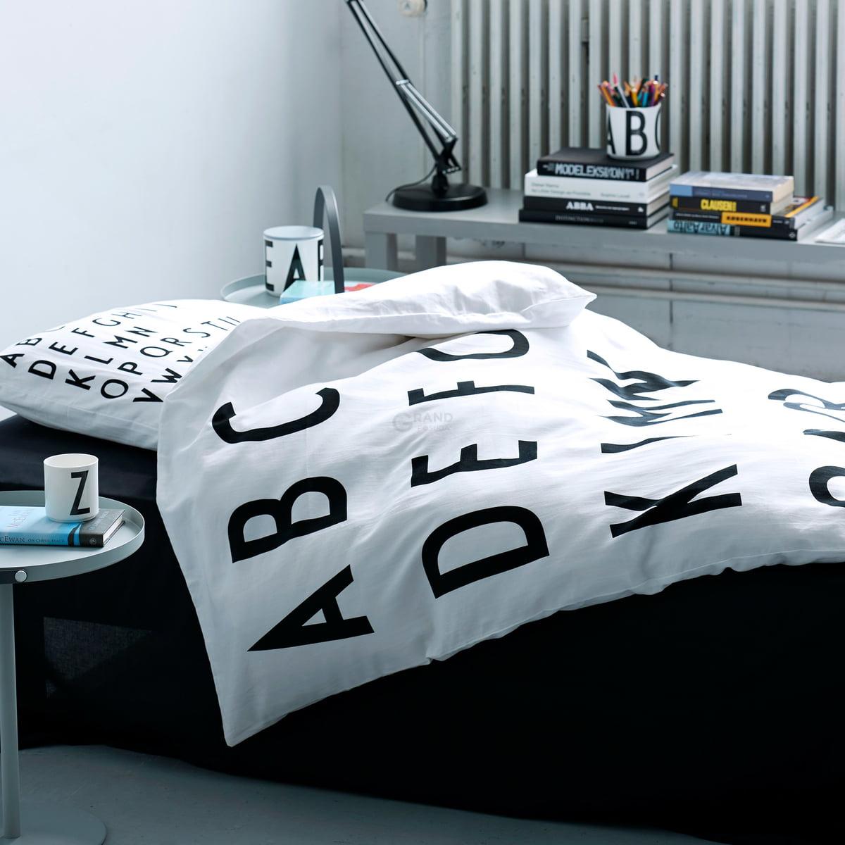 Design Letters Підодіяльник 140x200 см чорно-білий ABC Bettwasche | https://grandposuda.com.ua