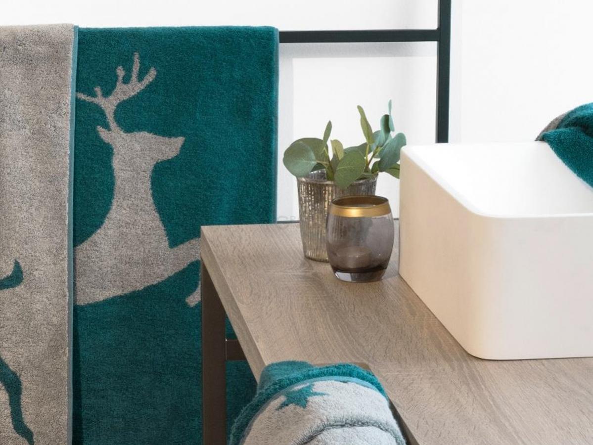 Рушник для рук 50 х 100 см Smaragd Deer Christmas Edition Cawo | https://grandposuda.com.ua