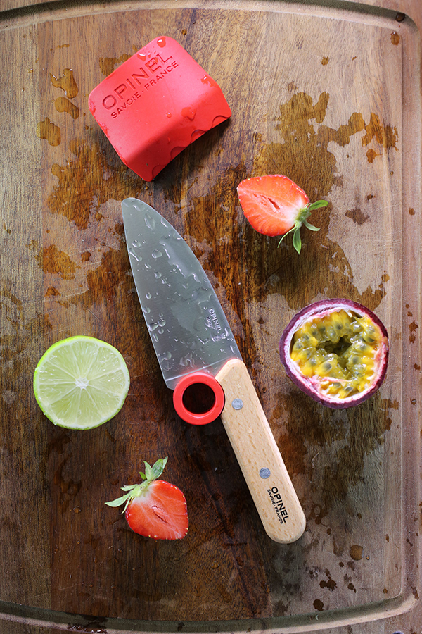 Opinel Кухонний ніж та захист для пальців 4,41х0,76х1,69 см червоні Le petit chef | https://grandposuda.com.ua