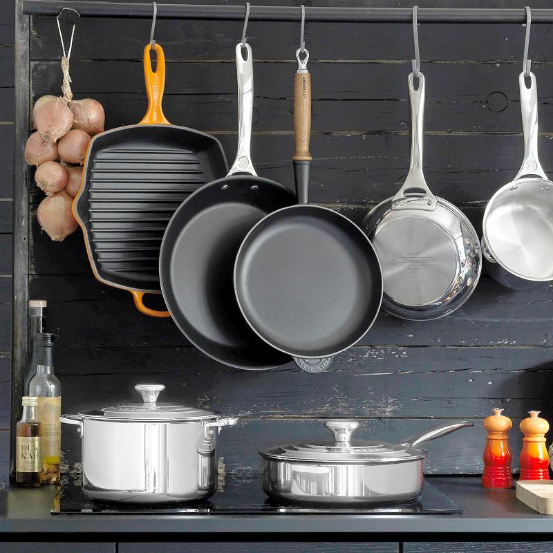 Le Creuset Сковорода 26 см с деревянной ручкой, бордовый | https://grandposuda.com.ua