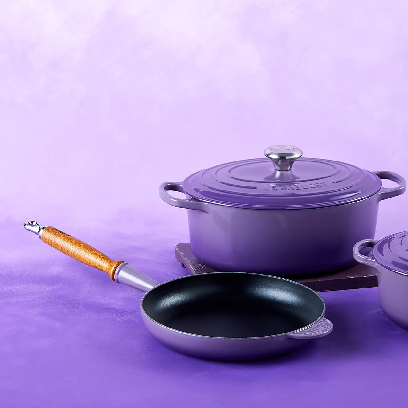 Le Creuset Сковорода 28 см Ultra Violet | https://grandposuda.com.ua