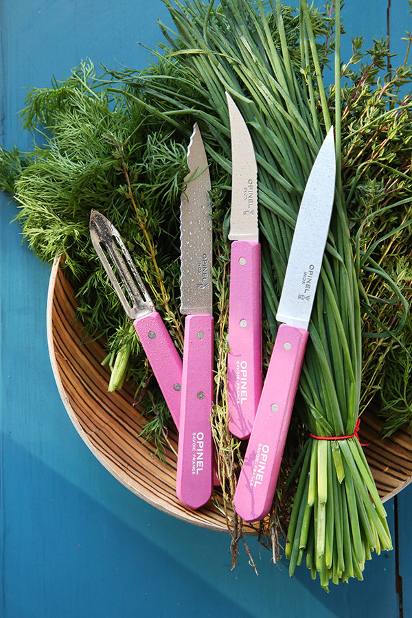 Opinel Нож для овощей 7 см металлик/розовый Les Essentiels | https://grandposuda.com.ua
