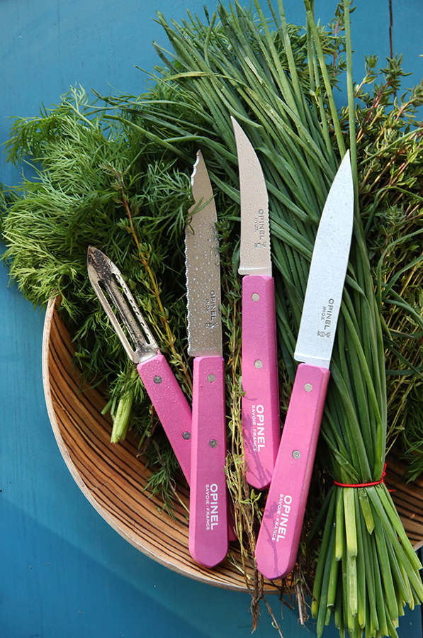 Opinel Нож для овощей 7 см металлик/розовый Les Essentiels | https://grandposuda.com.ua