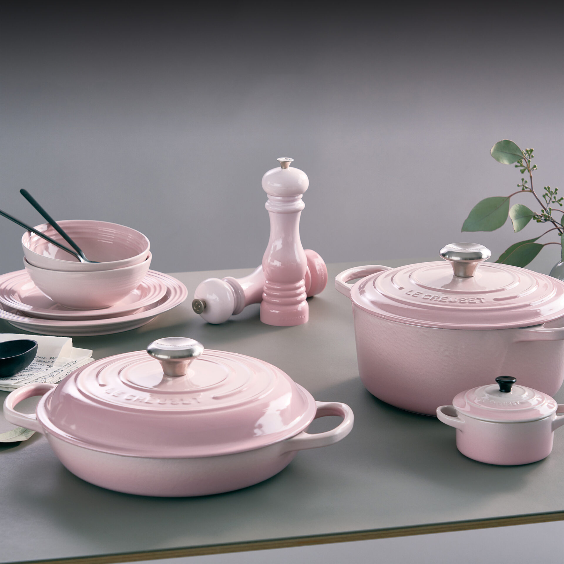 Le Creuset Кастрюля круглая 2,4 л розовая Shell Pink | https://grandposuda.com.ua